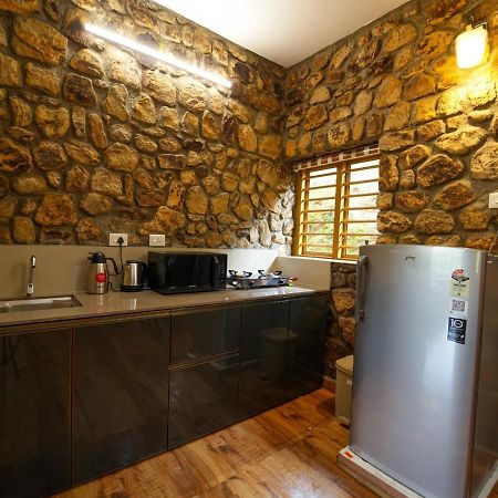 Tiyans Stone Castle Private Tea Villa Vagamon By Voye Homes Exterior photo