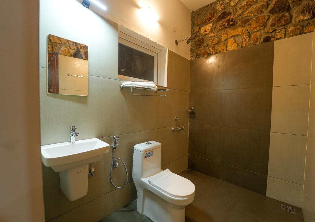 Tiyans Stone Castle Private Tea Villa Vagamon By Voye Homes Exterior photo