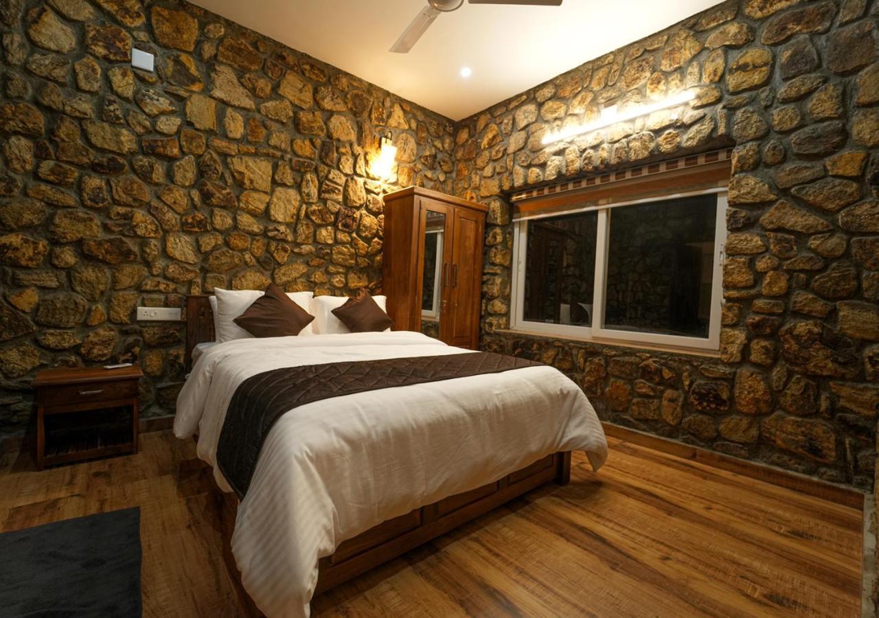 Tiyans Stone Castle Private Tea Villa Vagamon By Voye Homes Exterior photo