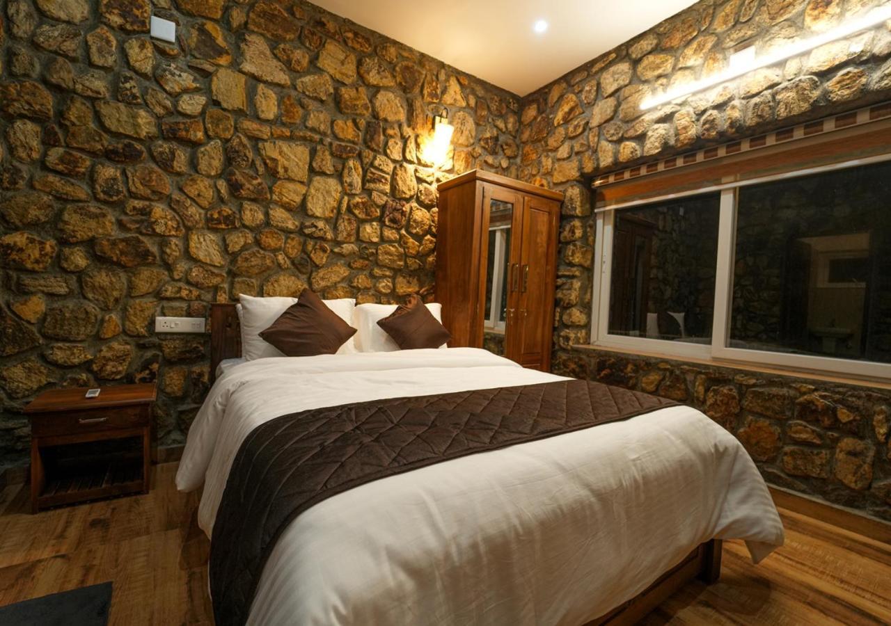 Tiyans Stone Castle Private Tea Villa Vagamon By Voye Homes Exterior photo