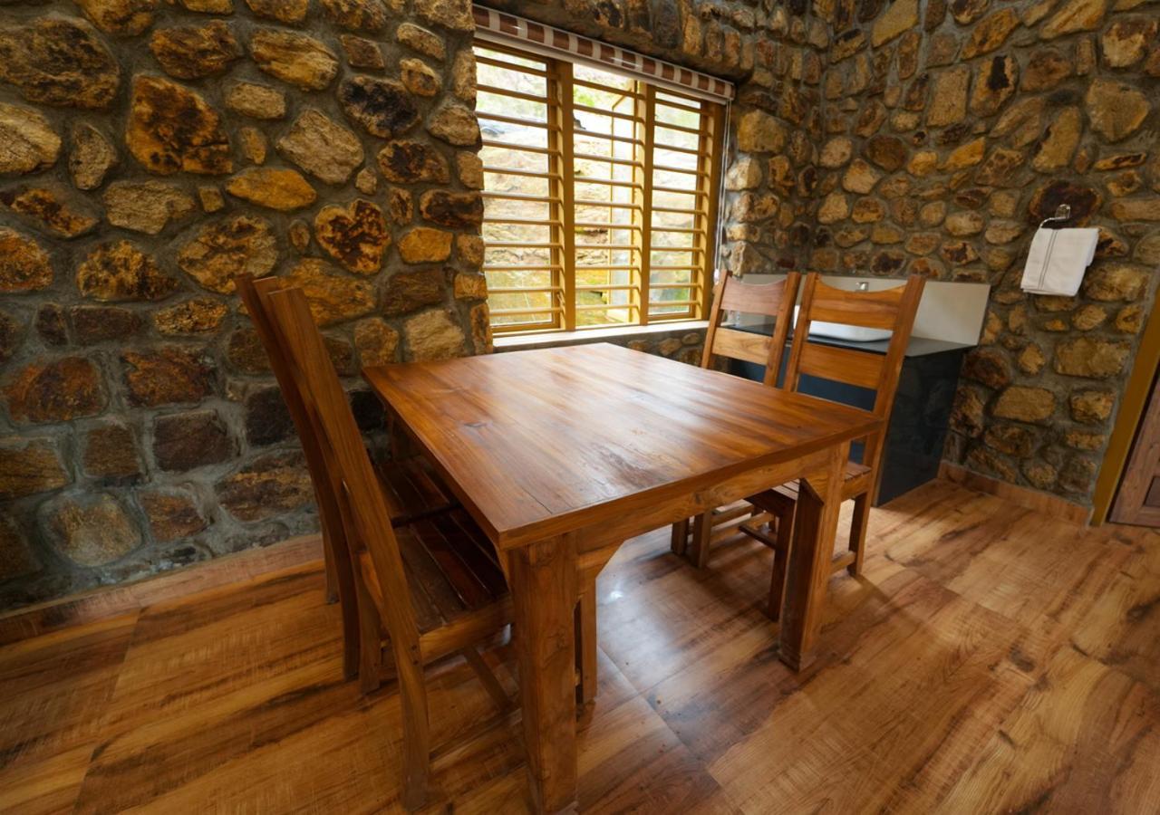 Tiyans Stone Castle Private Tea Villa Vagamon By Voye Homes Exterior photo